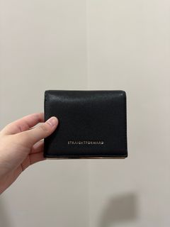 Straightforward black bifold wallet