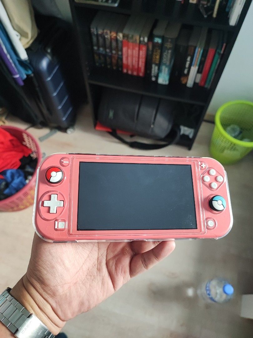 Switch lite (Category: Nintendo) located in Kuala Lumpur. Submitted by samboi_44 (Listing ID 1308133974, Image 1). Description: no box/bag, only get what in picture.