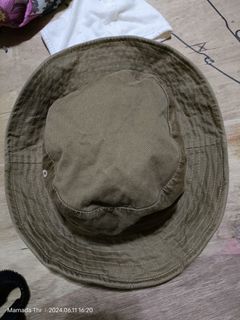 Uniqlo bucket hat