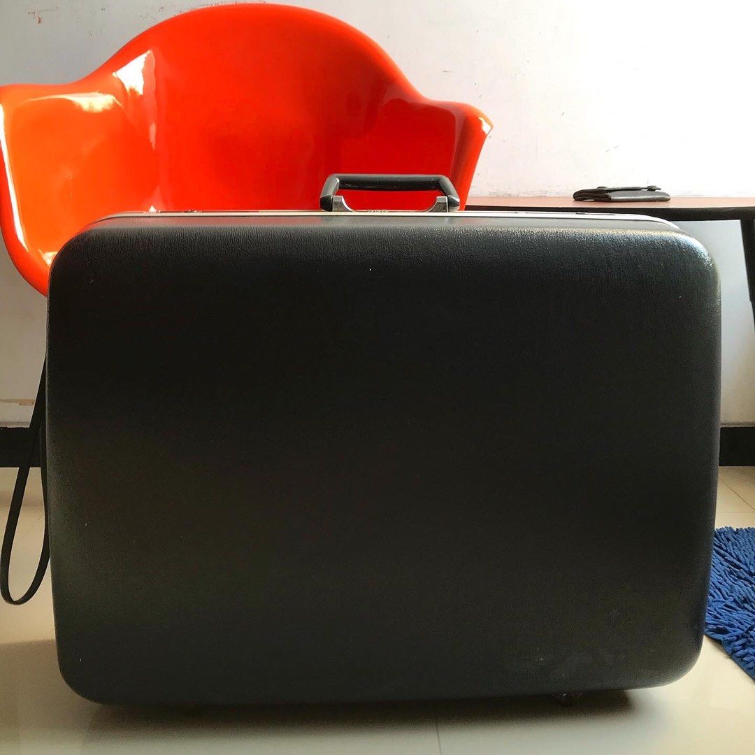 vintage ace Saturn luggage suitcase Koper antik is a true gem from the  1970s spaceage Midcentury atomic Its hard shell casing in black  vinyl