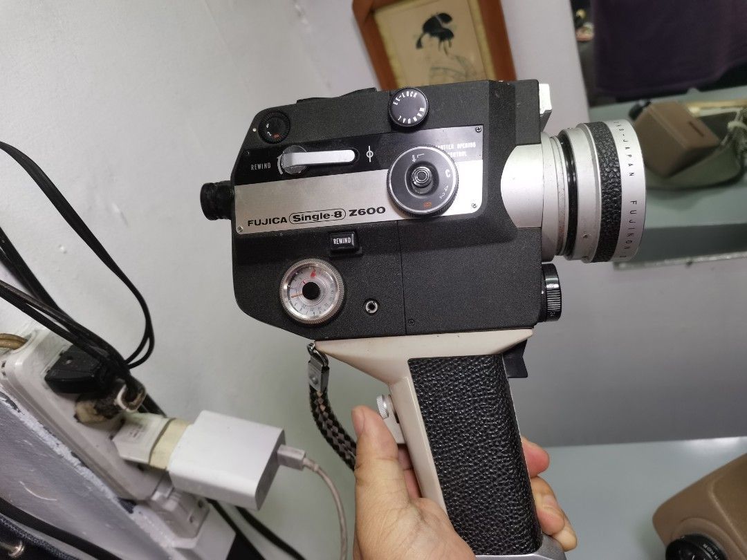 Vintage camera (Category: Cameras) located in Manila. Submitted by borts (Listing ID 1308285743, Image 2). Description: Take all 3k only as is not tested.