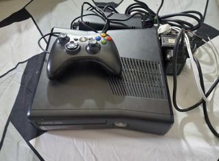 Xbox 360 slim with 1cd game