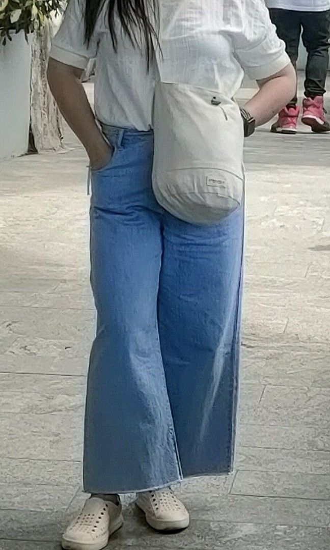 6ixty8ight Jeans (Category: Jeans) located in Leyte. Submitted by boxfabb8 (Listing ID 1308312296, Image 2). Description: 6ixty8ight HW wide leg jeans Very comfy Fits 29-30 (Swipe to see actual when worn).
