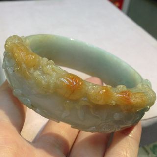 A jadeite bangle with red翡 floral carving, inner diameter 62.9mm (1.67"), width 24 x thickness 11mm63003871433218110