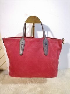 Authentic BALLY SWITZERLAND Nano size Tote Bag!
Suede Leather Material