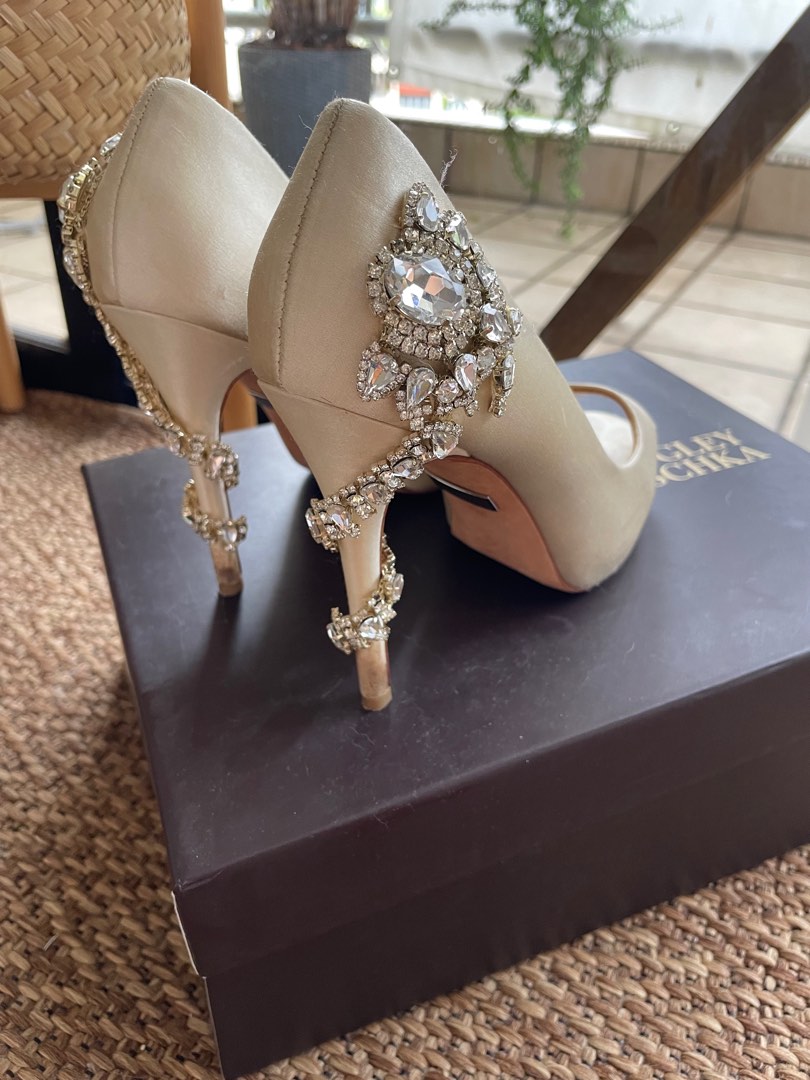 Badgley Mischka Bridal wedding special occasion shoes Royal Crystal Embellished Peeptoe Pump Women 5.5 US IVORY SATIN