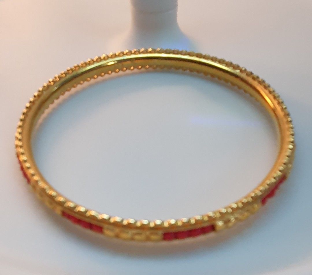 Bangle (Category: Bracelets) located in Singapore. Submitted by seesee_see (Listing ID 1307672794, Image 5). Description: 20K gold bangle paxi beads.