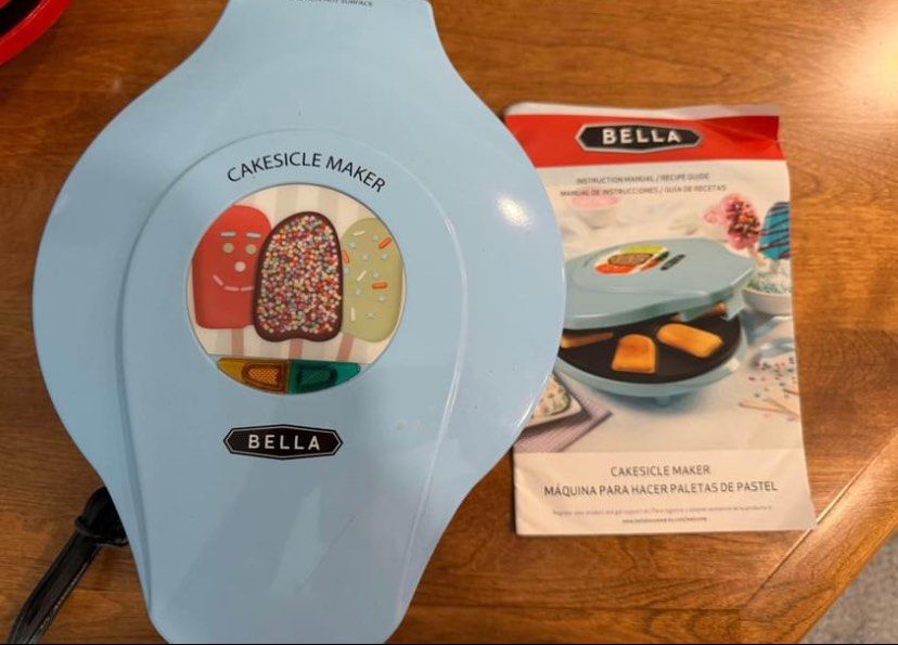 Bella cakesicle / pancake maker (Category: Bakeware) located in Binan City. Submitted by gelicaax (Listing ID 1308400426, Image 1). Description: Item is from US PACKAGE NO BOX .
