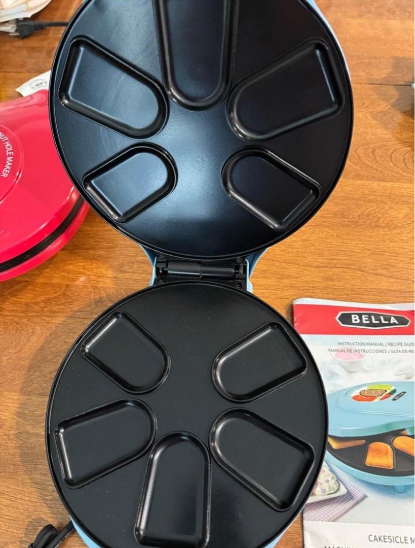 Bella cakesicle / pancake maker (Category: Bakeware) located in Binan City. Submitted by gelicaax (Listing ID 1308400426, Image 2). Description: Item is from US PACKAGE NO BOX .