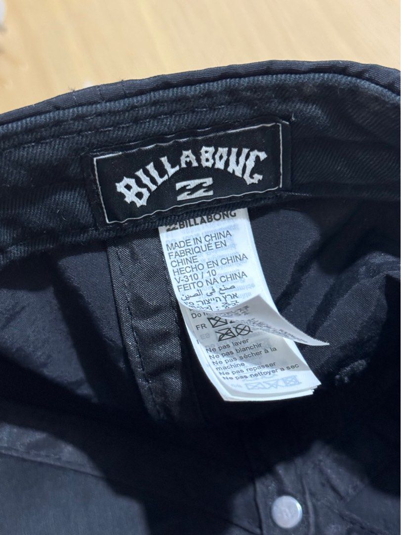 Billabong Crew Mondo Cap (Category: Caps & Hats) located in Manila. Submitted by rox2345 (Listing ID 1308381499, Image 2). Description: Style 9603308 Features Men’s cap 5 panel design snapback closure Printed puff ink art Flag label Soft bill.