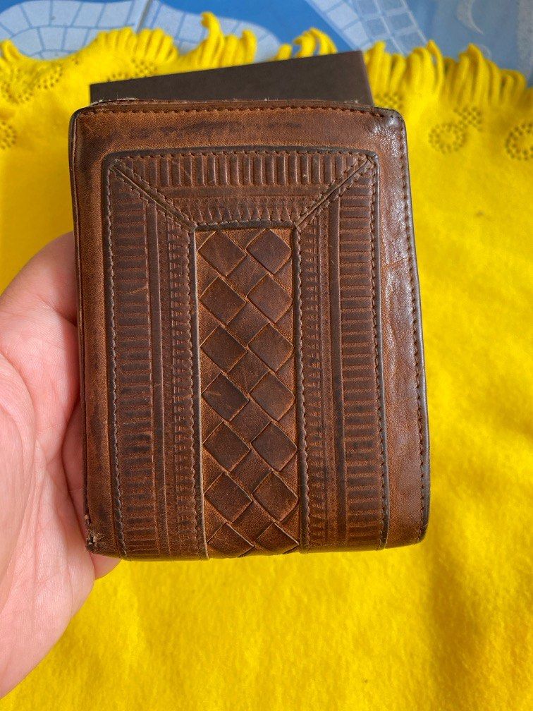 bottega men's wallet (Category: Luxury Bags & Wallets) located in Antipolo. Submitted by prelovedcloseta (Listing ID 1308378751, Image 2). Description: auth bottega wallet preloved need spa dry leather with box.