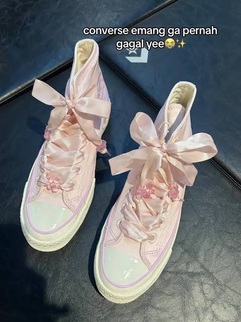 Coquette Converse AUTHENTIC ORIGINAL Korea Cherry Blossom Chuck 70 Stardust Lilac CHUCK 70 STARDUST LILAC DECADE PINK with ballerina ribbon laces pastel Chuck Taylor All Star Lift Sneakers Fesyen Wani...