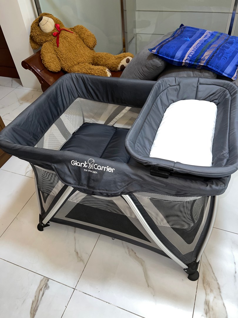 Giant carrier crib geoffrey size 2025