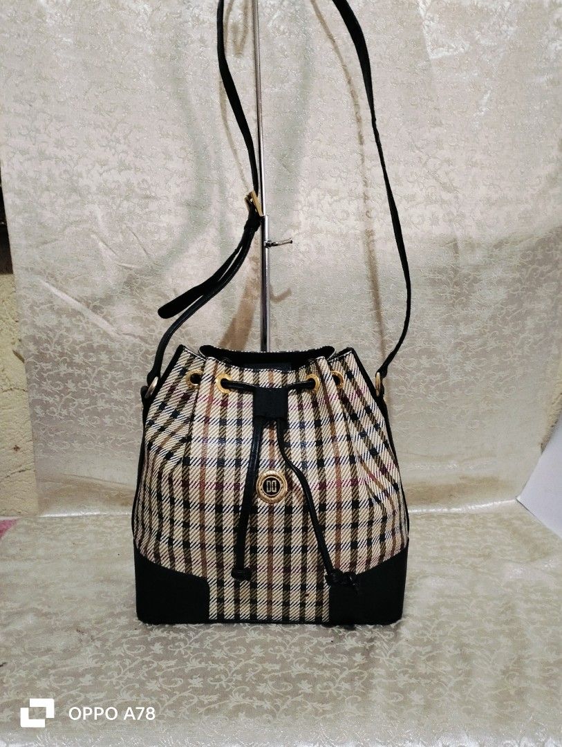 Daks bucket bag price hotsell