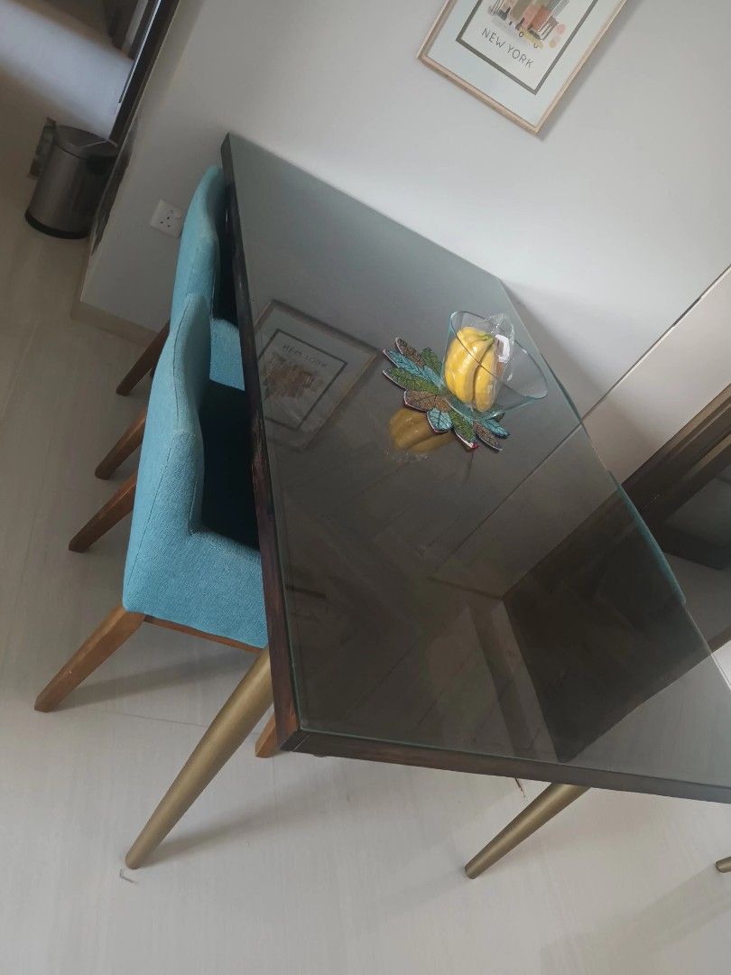 Dining Table (Category: Tables & Sets) located in Singapore. Submitted by sivaranjanisantosh (Listing ID 1308314388, Image 1). Description: include 4 chairs.