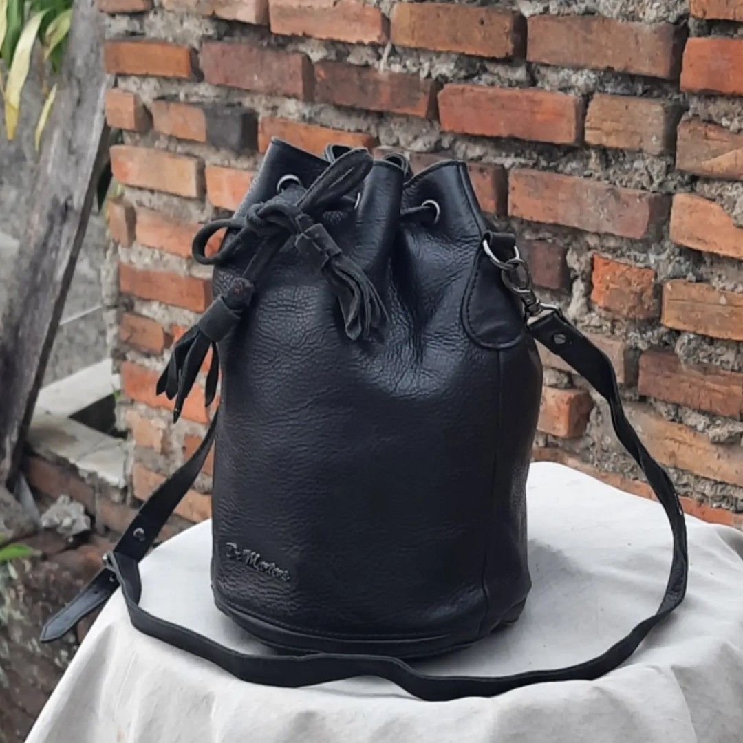 Dr martens bucket bag hotsell