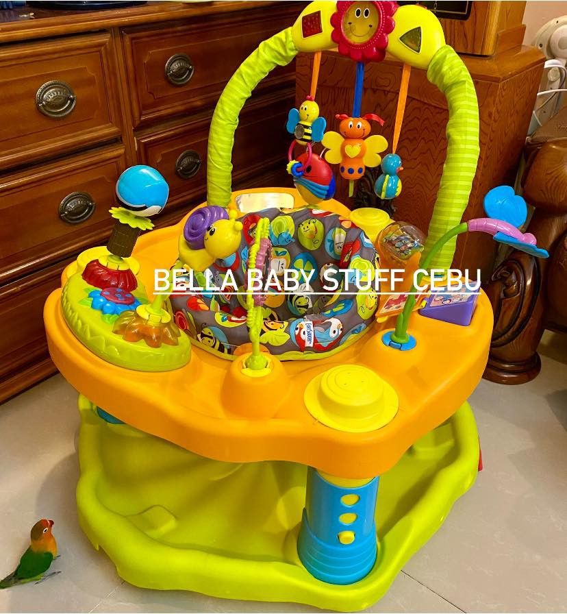 Evenflo Exersaucer (Category: Infant Playtime) located in Cebu City. Submitted by bellababystuffcebu (Listing ID 1308453361, Image 2). Description: Evenflo Exersaucer Preloved in very good condition Activity Center | Exersaucer | Bouncer Please see video for reference https://fb.watch/sCFy-YT4o5/?.