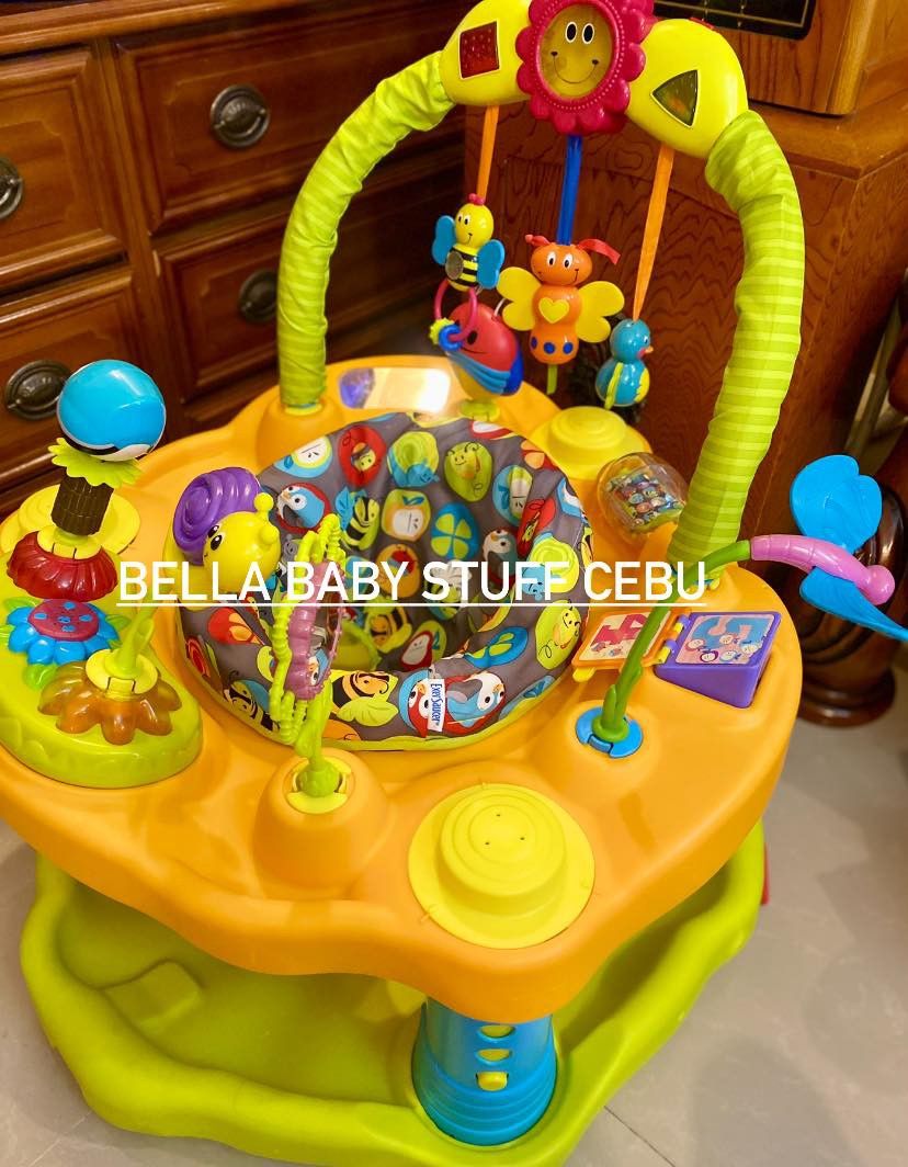 Evenflo Exersaucer (Category: Infant Playtime) located in Cebu City. Submitted by bellababystuffcebu (Listing ID 1308453361, Image 1). Description: Evenflo Exersaucer Preloved in very good condition Activity Center | Exersaucer | Bouncer Please see video for reference https://fb.watch/sCFy-YT4o5/?.