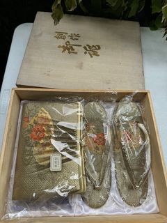Evenibg bag with Japanese slippers