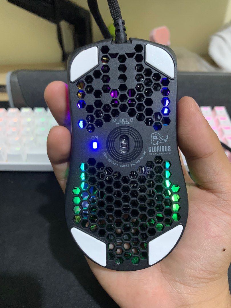 Glorious Model O- (smaller version Model O) wired gaming mouse (Category: Mouse & Mousepads) located in Manila. Submitted by gamingthriftshop (Listing ID 1308476998, Image 3). Description: Smaller version of Model O Better fit for hands What you see is what you get Paunahan nalang! .