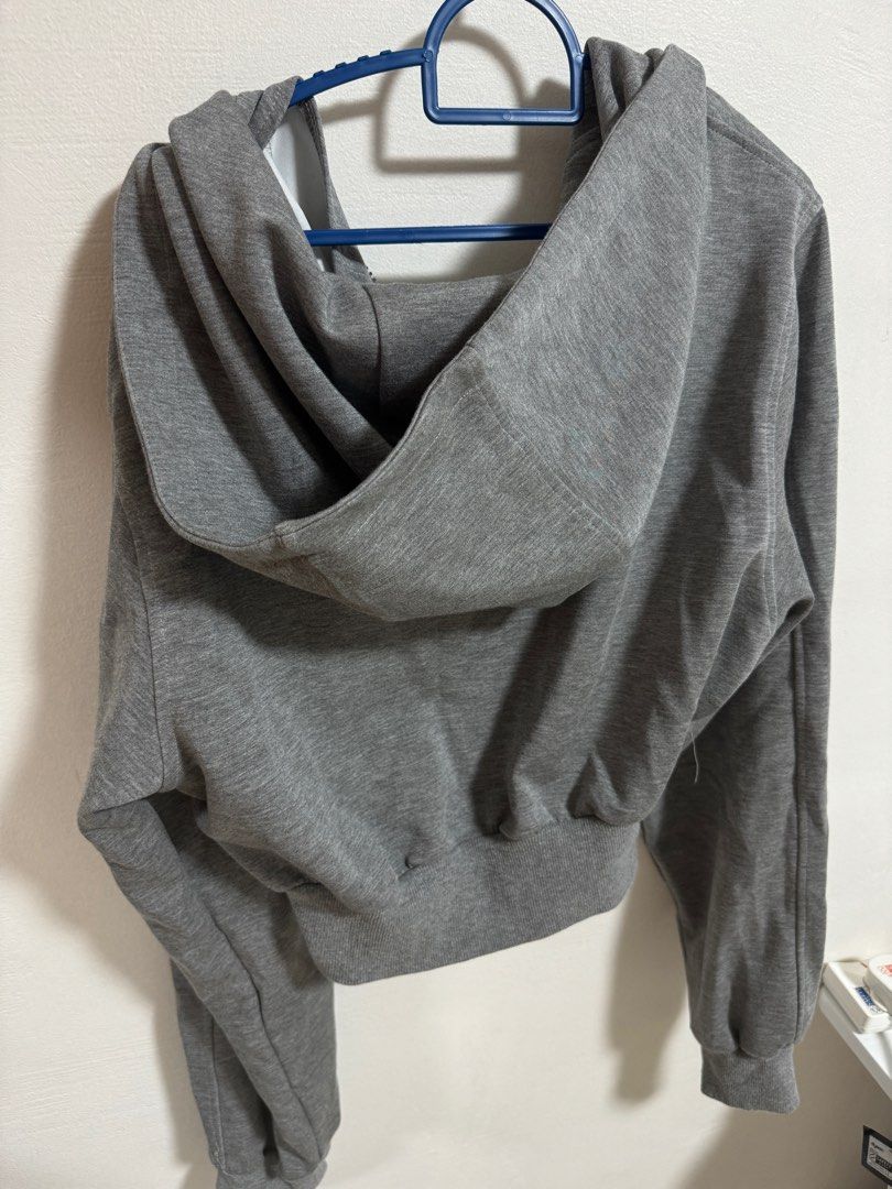 Jacket (Category: Coats, Jackets and Outerwear) located in Singapore. Submitted by eve1110 (Listing ID 1308333587, Image 3). Description: Very nice jacket 90% new Can wear s to m .