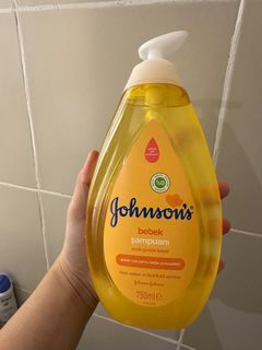 Johnson’s and Johnson’s baby shampoo 750ml