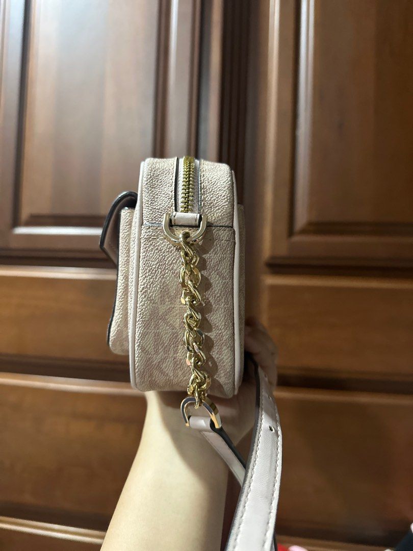 Michael Kors Jet Set Travel Blush (Category: Luxury Bags & Wallets) located in Cavite. Submitted by kaefernandez (Listing ID 1308462865, Image 2). Description: .