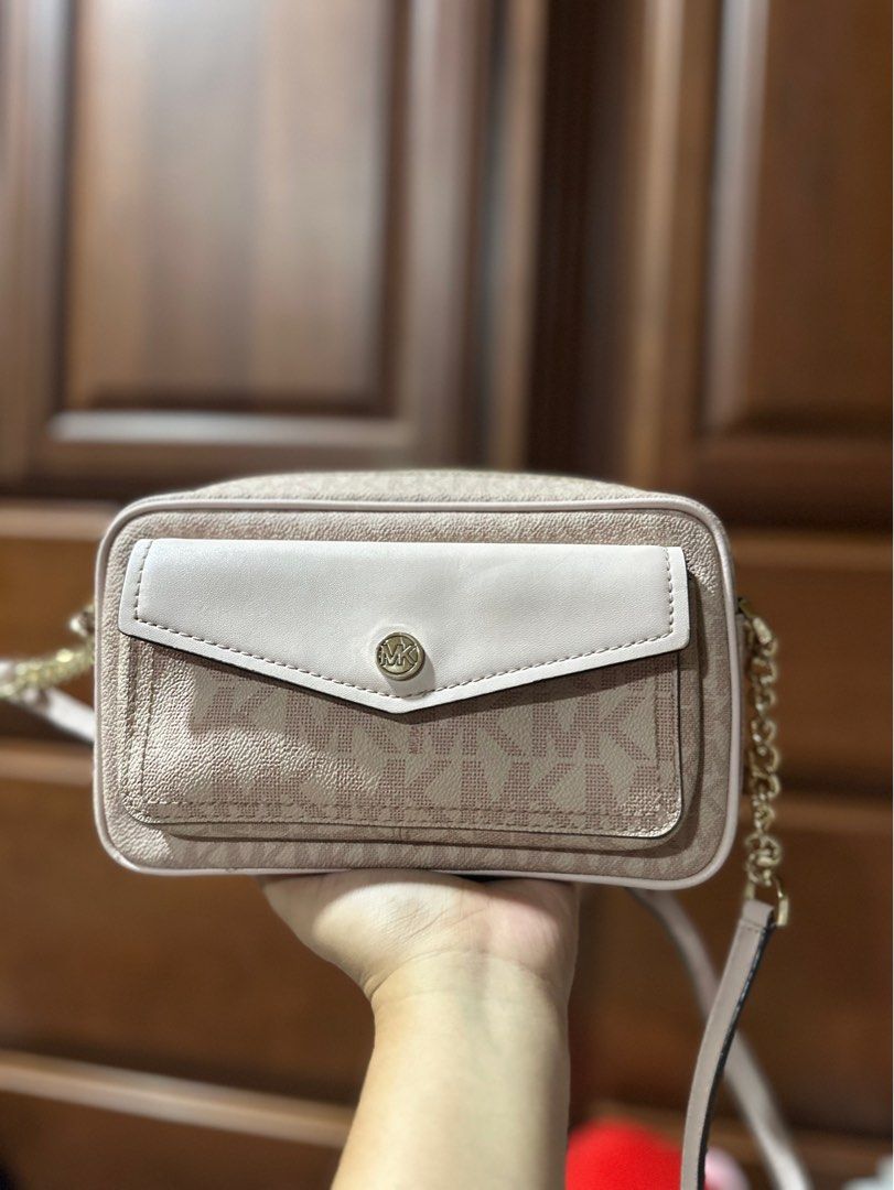 Michael Kors Jet Set Travel Blush (Category: Luxury Bags & Wallets) located in Cavite. Submitted by kaefernandez (Listing ID 1308462865, Image 1). Description: .