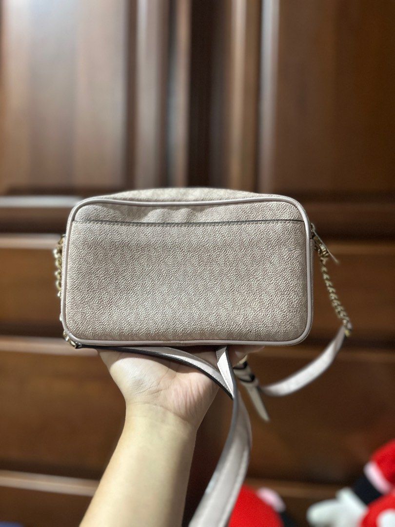 Michael Kors Jet Set Travel Blush (Category: Luxury Bags & Wallets) located in Cavite. Submitted by kaefernandez (Listing ID 1308462865, Image 3). Description: .