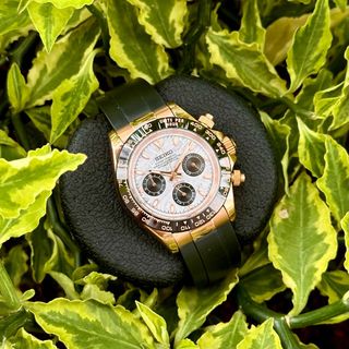 (Category: ) located in . Submitted by jantzen.watches (Listing ID 1295826251, Image 1). Description: .