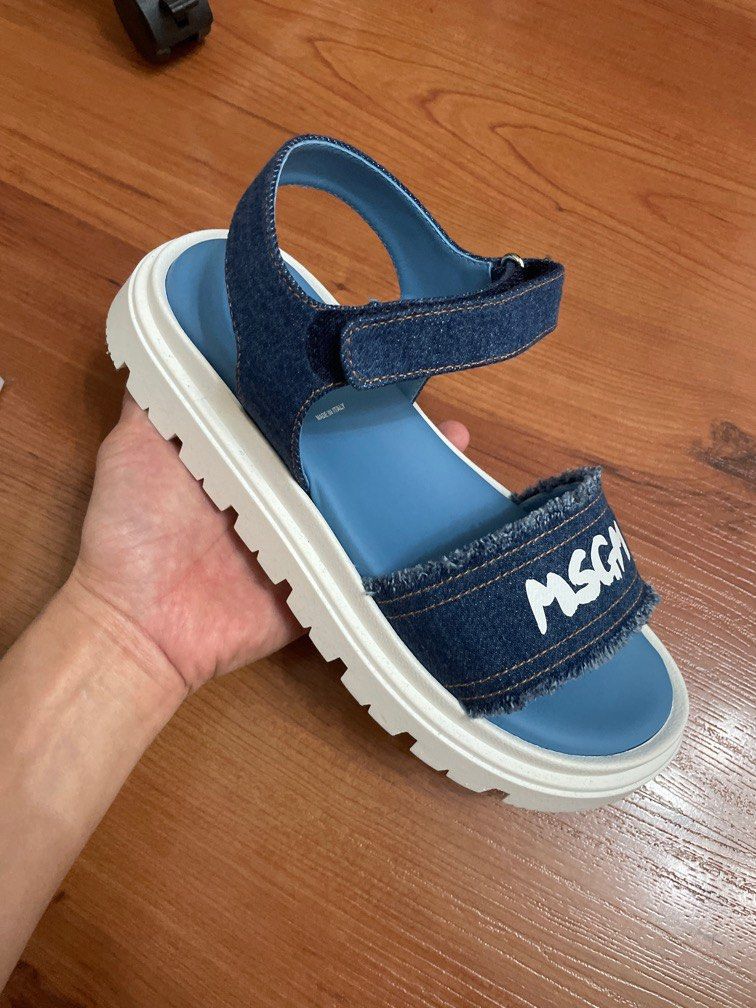 MSGM （分類：鞋及波鞋）位於 Hong Kong。 由 bl2005 提交（商品編號 1308412978，圖片 3）。簡介： 新款 只著過一次。