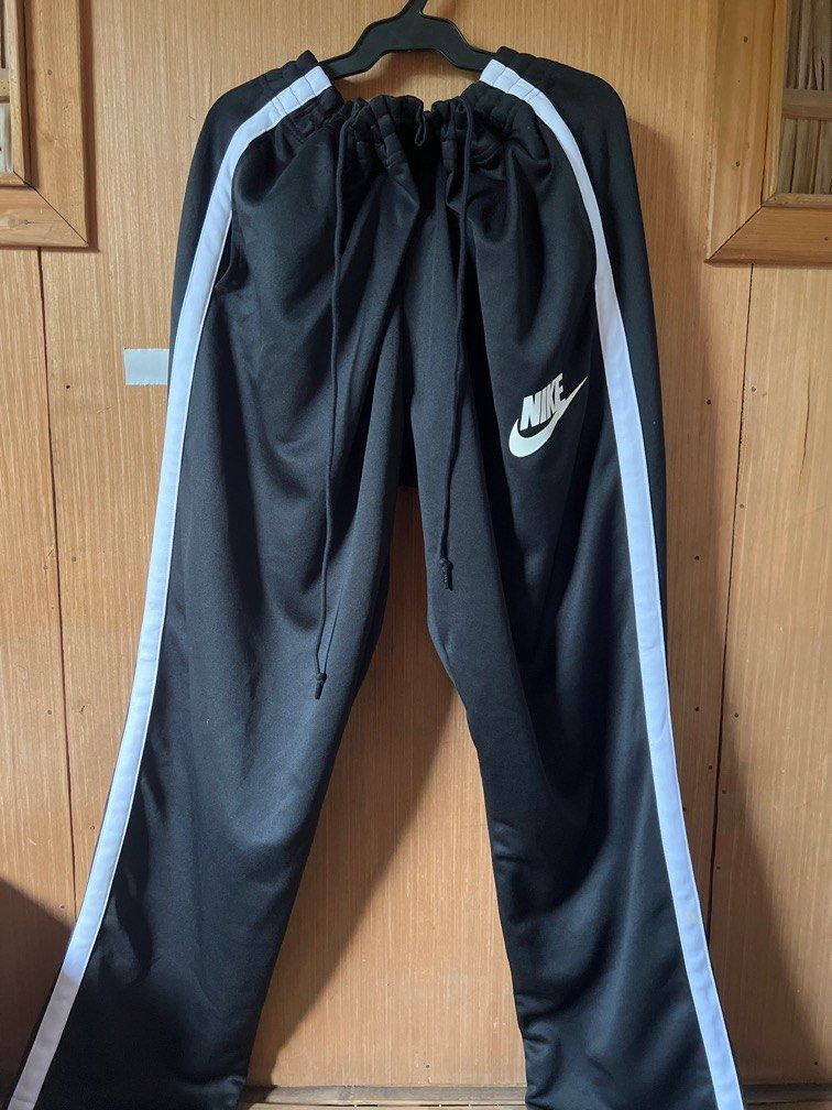 Nike Track Pants (Category: Activewear) located in Baguio. Submitted by thriftcrate2021 (Listing ID 1308384886, Image 1). Description: Nike Track Pants Red Tag Size: 2xl Fits: 38-42 Condition: like new Price: 1050+sf.