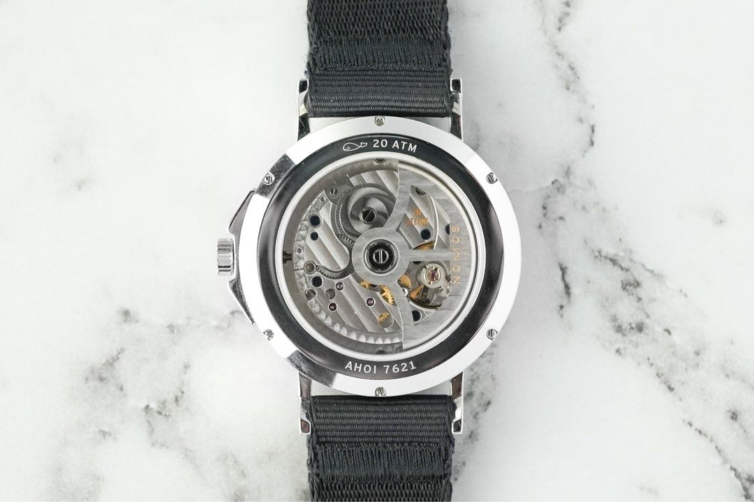 Nomos ahoi 555 outlet