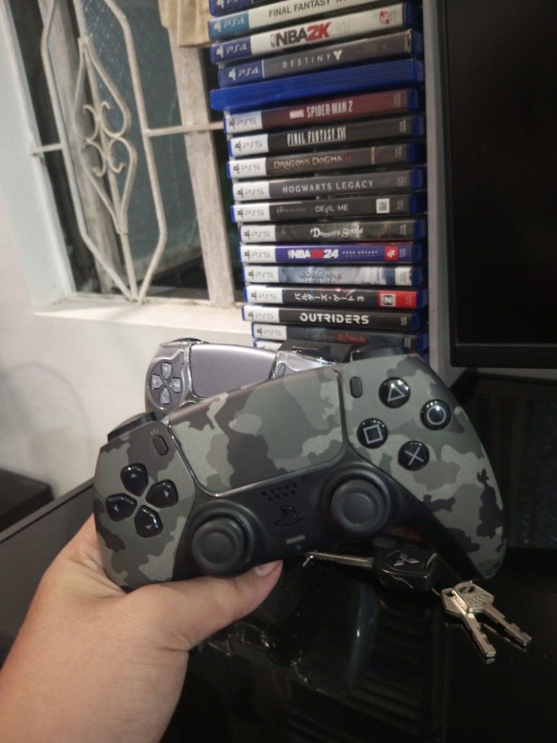Ps5 controller (Category: Controllers) located in San Ildefonso. Submitted by dietherventurina25 (Listing ID 1308424253, Image 1). Description: selling my extra ps5 controller camouflage no box for only 2500 meet up bulacan area or lalamove if malayo.