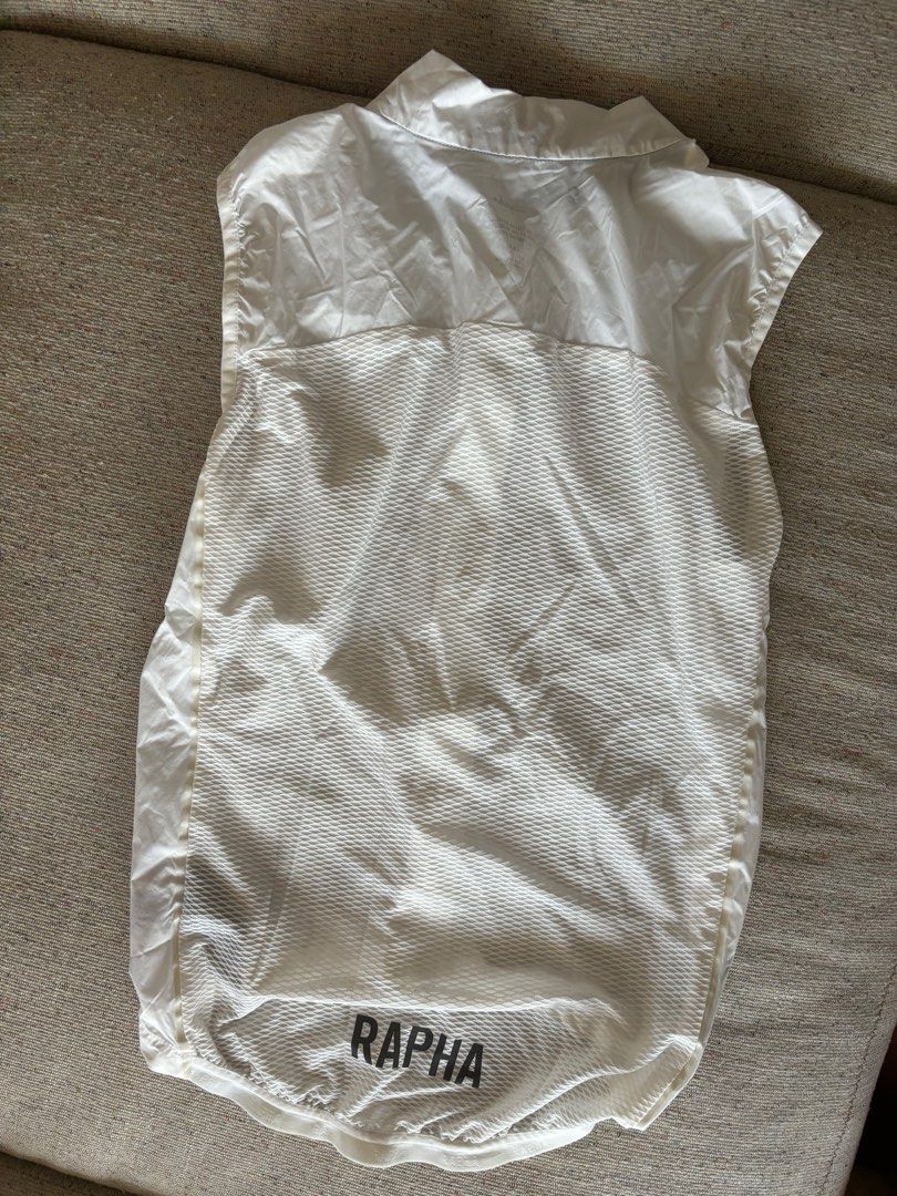 Rapha Gilet White Size Small New without Tags (Category: Activewear) located in Makati City. Submitted by crmariedp (Listing ID 1308382373, Image 2). Description: .