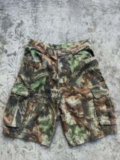Realtree camo cargo shorts / Jorts size 30 - 31