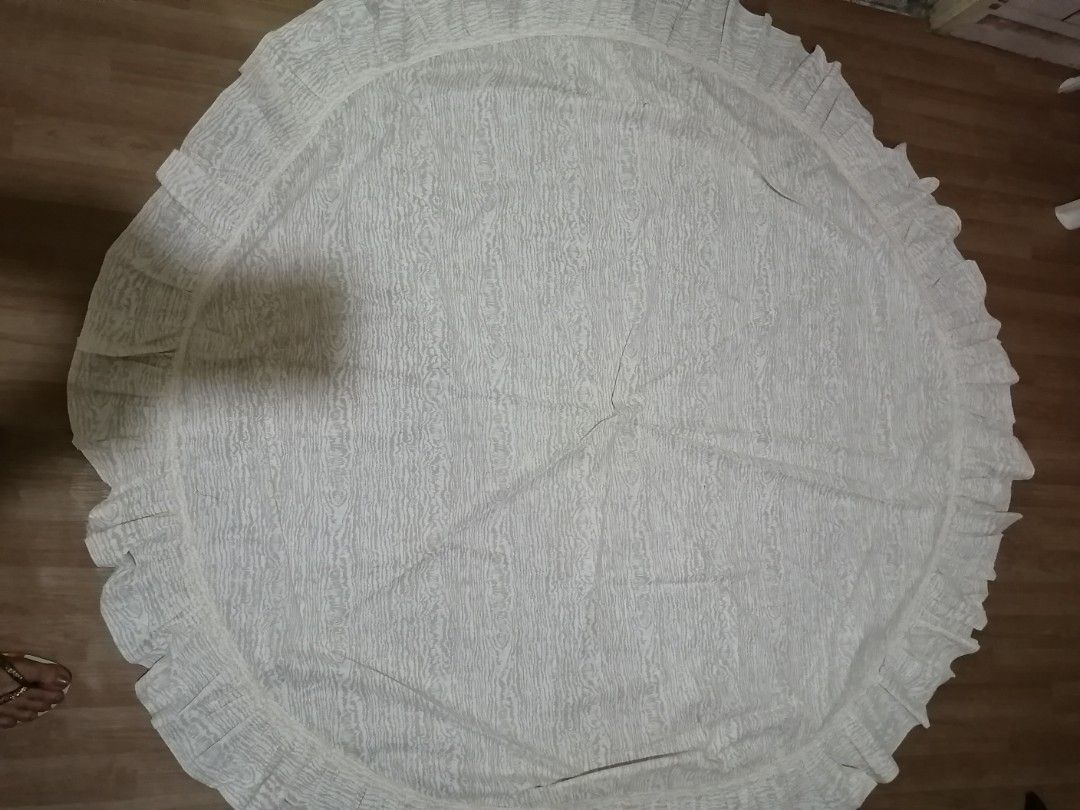 Round table cloth (Category: Table Linen & Textiles) located in Quezon City. Submitted by amee_scolleczion26 (Listing ID 1308328877, Image 2). Description: Like new round table cloth 250 each , take 2 for only 400 pesos.