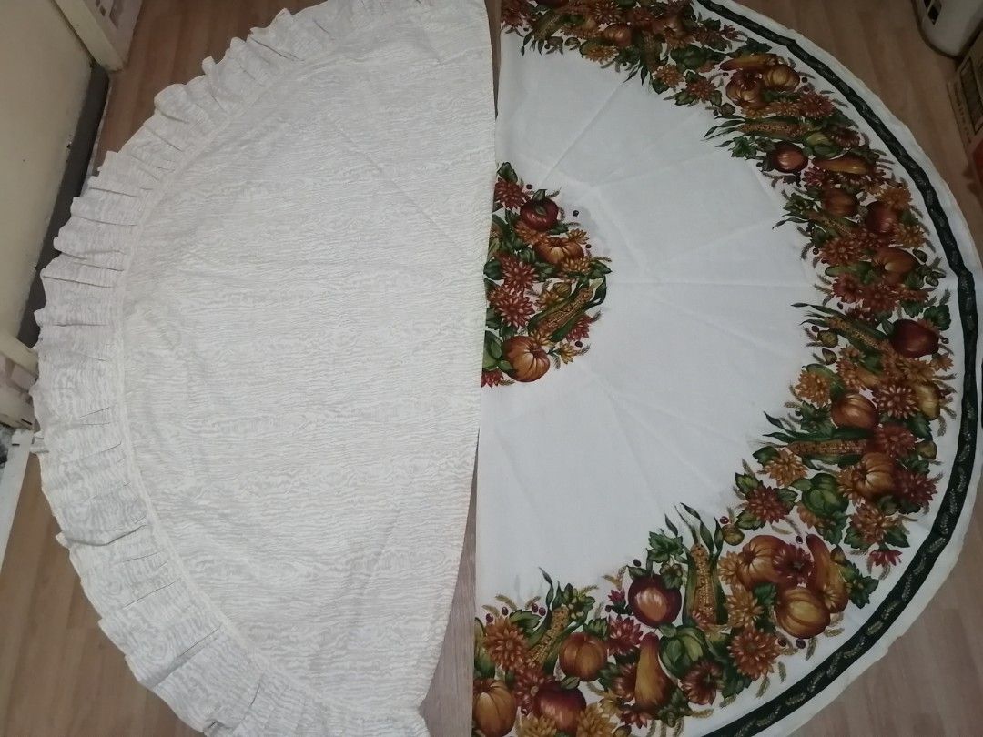 Round table cloth (Category: Table Linen & Textiles) located in Quezon City. Submitted by amee_scolleczion26 (Listing ID 1308328877, Image 3). Description: Like new round table cloth 250 each , take 2 for only 400 pesos.