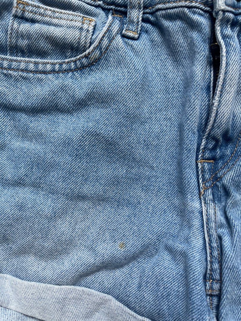 (S) H&M denim shorts (Category: Shorts) located in Manila. Submitted by sofiaalte (Listing ID 1308421800, Image 3). Description: True to size! My thighs are just too big for this now. .