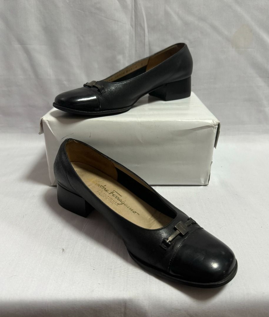 Vintage ferragamo pumps sale
