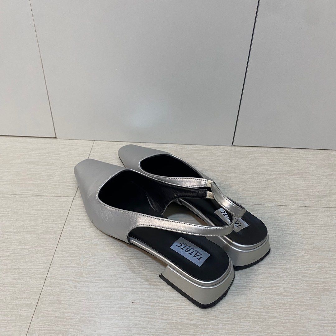 Silver Metallic Sandals Slingback (Category: Heels) located in Magalang. Submitted by movingoutthings (Listing ID 1308377900, Image 2). Description: Worn once.