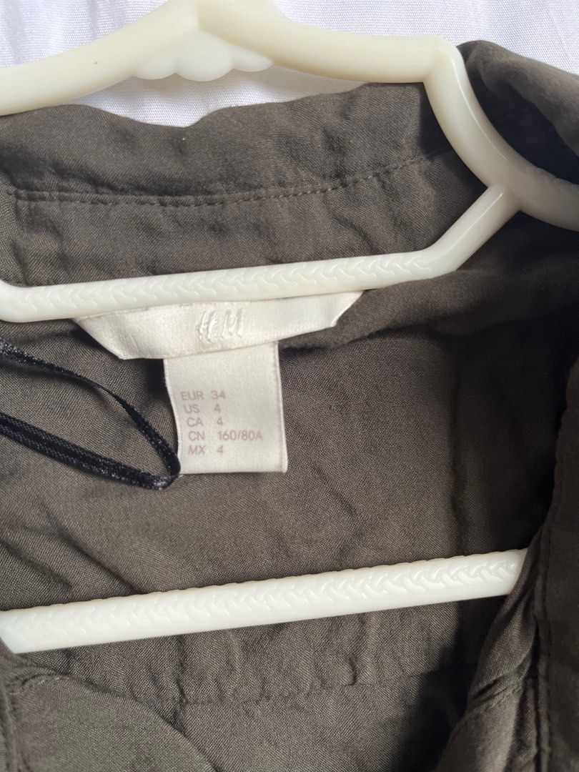 (S-M) H&M brown long sleeves soft (Category: Longsleeves) located in Manila. Submitted by sofiaalte (Listing ID 1308417897, Image 2). Description: Brown soft long sleeves very nice from H&M store! A bit low but maybe it’s just me. Loose fit can fit up to M. Just not into longsleeves lately, no flaws! Great for office, casual, dates, cover up. .