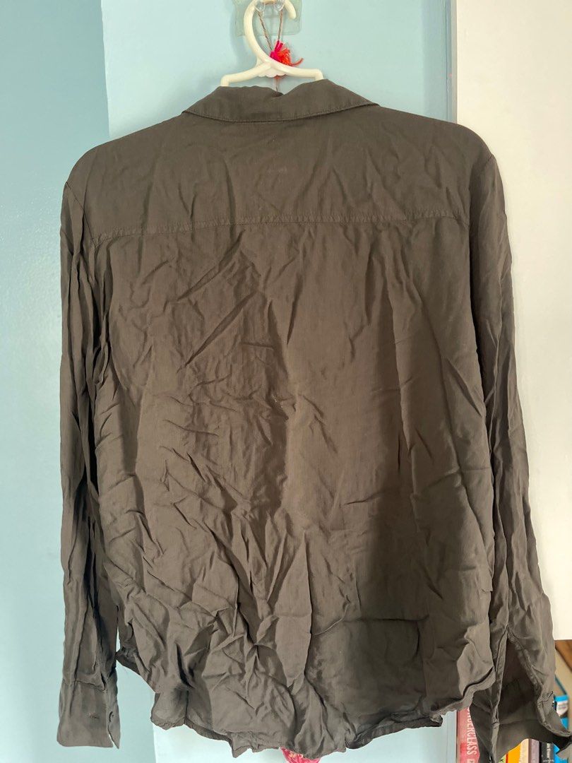 (S-M) H&M brown long sleeves soft (Category: Longsleeves) located in Manila. Submitted by sofiaalte (Listing ID 1308417897, Image 3). Description: Brown soft long sleeves very nice from H&M store! A bit low but maybe it’s just me. Loose fit can fit up to M. Just not into longsleeves lately, no flaws! Great for office, casual, dates, cover up. .