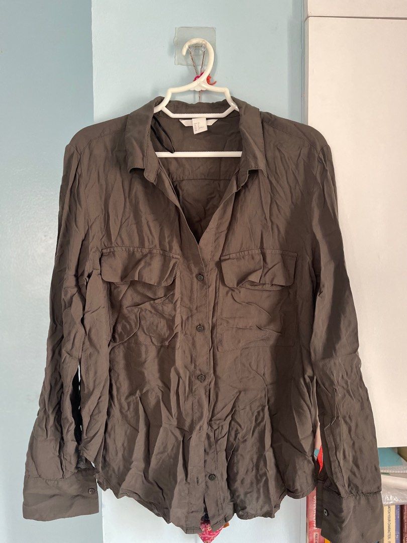 (S-M) H&M brown long sleeves soft (Category: Longsleeves) located in Manila. Submitted by sofiaalte (Listing ID 1308417897, Image 1). Description: Brown soft long sleeves very nice from H&M store! A bit low but maybe it’s just me. Loose fit can fit up to M. Just not into longsleeves lately, no flaws! Great for office, casual, dates, cover up. .