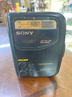Sony Walkman WM-FX103 FM/AM Cassette Player Mega Bass AM Works FM & Tapes DEFECTIVE SELLING AS IS