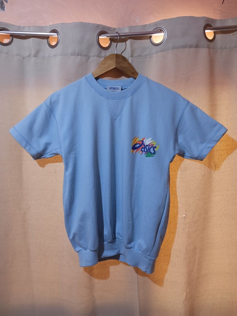 Vintage Asics (Category: Activewear) located in Trece Martires City. Submitted by silentdog_f8e9f8 (Listing ID 1308484950, Image 1). Description: Unisex 9.5/10 color rate 17.5x24 No issues.