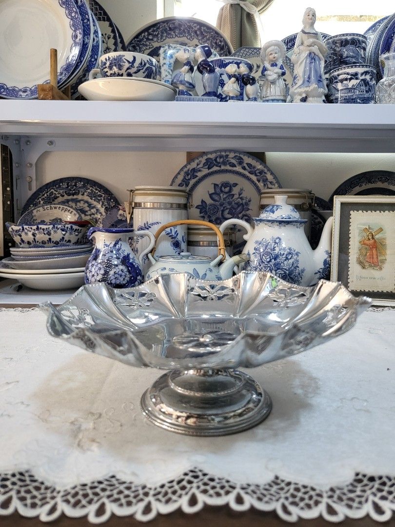 Vintage Stainless Footed Fruit tray (Category: Dinnerware & Cutlery) located in Bulacan. Submitted by YourCollection (Listing ID 1308379786, Image 2). Description: Vintage Stainless Footed Fruit tray ₱400 Measurements H 3" D 8".
