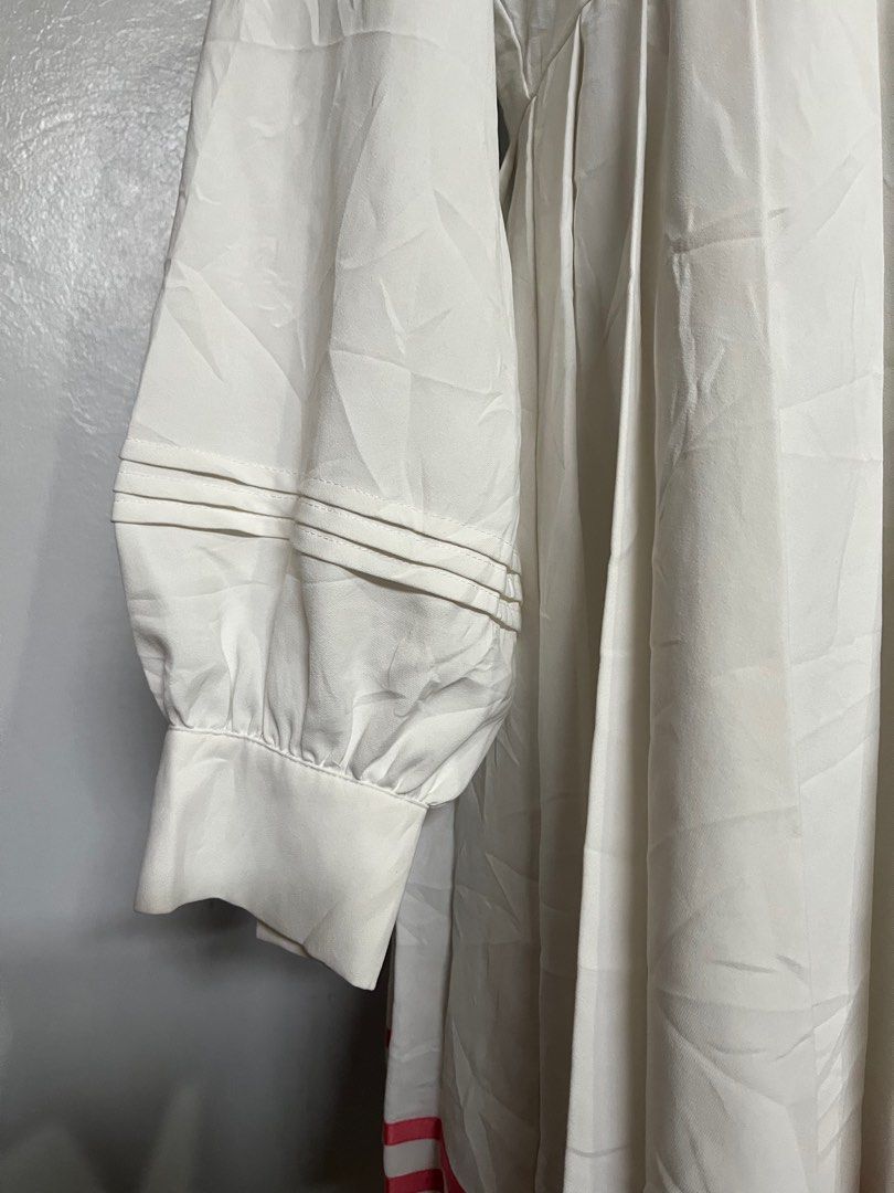 White Korean Puff Sleeve Dress (Category: Dresses) located in Bulacan. Submitted by abiee_ (Listing ID 1308341792, Image 2). Description: RFS: Decluttering Can fit M-L For specific measurement please message me :) Super nice and malambot tela with lining Message me if you have questions 🫶🏻.