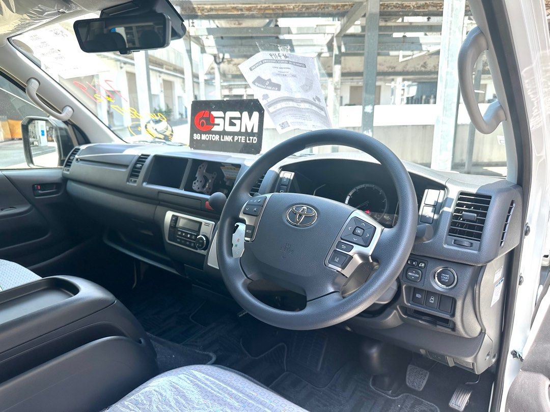 (NEW) Toyota HiAce Commuter GL62872683702147114