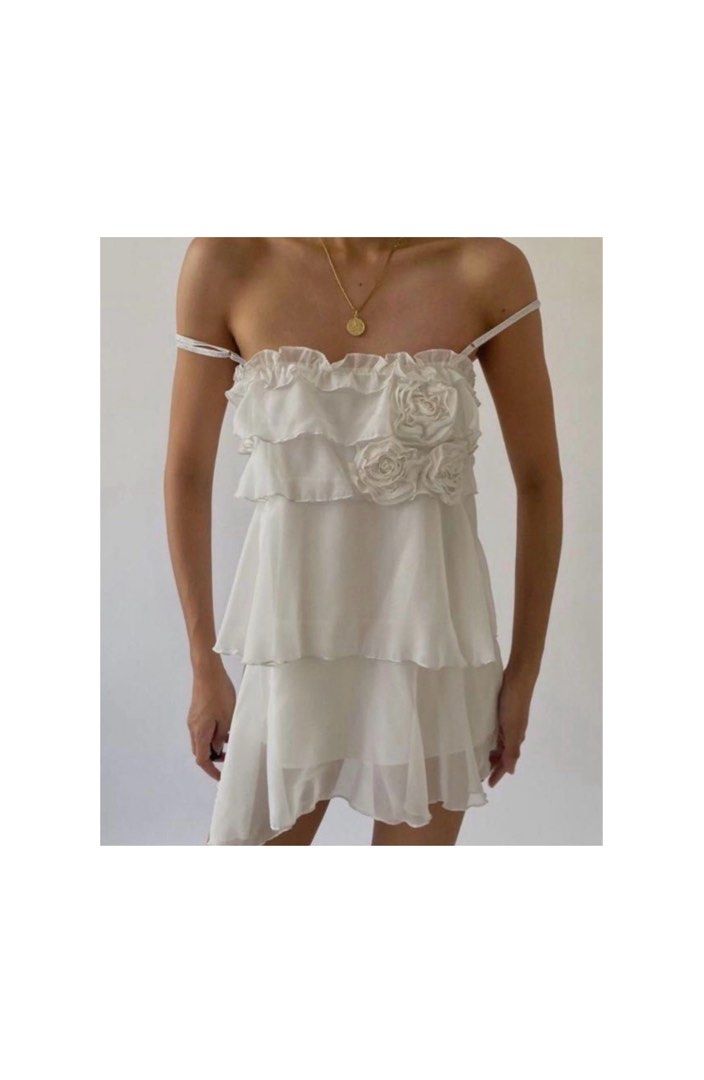 3D Floral White Dress Top (Category: Dresses) located in Marikina City. Submitted by matchaforever101 (Listing ID 1305441101, Image 1). Description: will fit xs to semi medium really pretty! and has lining. .